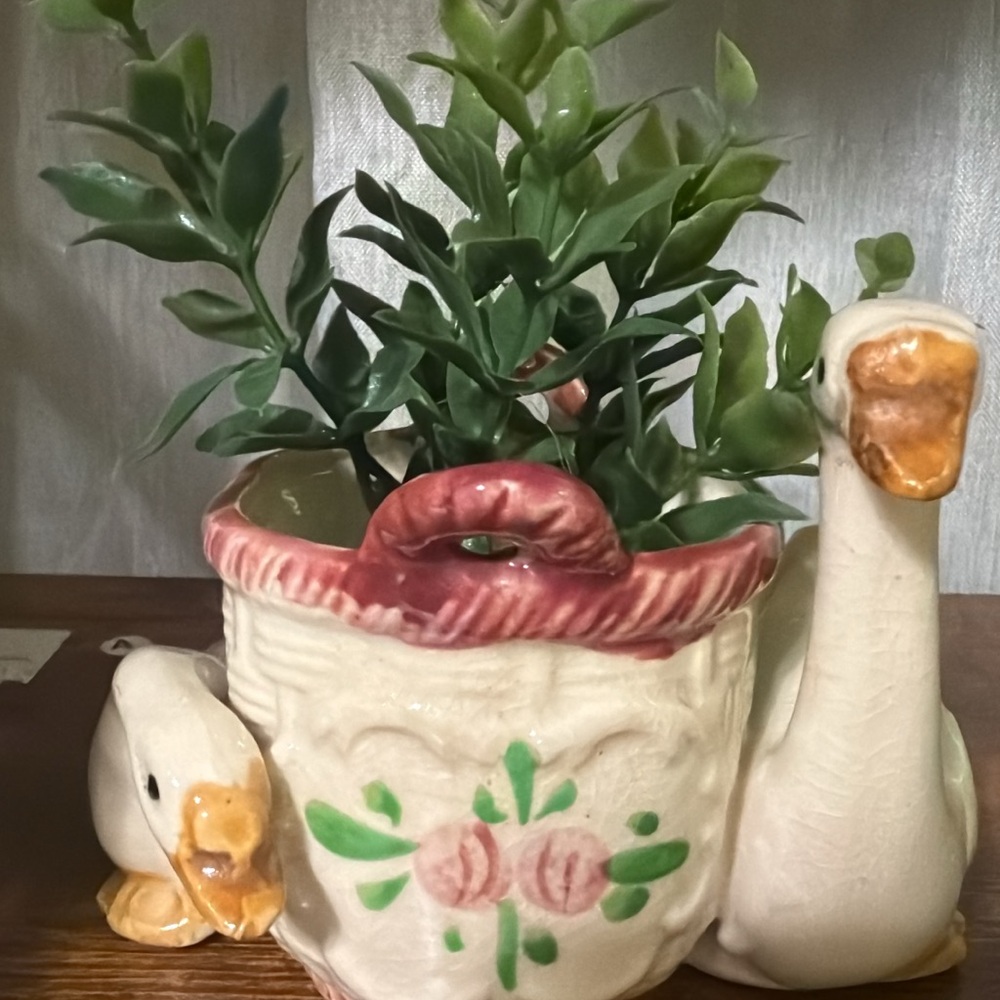 Made in Japan, goose planter 4”